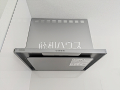 レンジフード　【和光市新倉２丁目】お手入れのしやすいレンジフードは見た目もスッキリしていて、料理時の油煙やニオイを効率的に外に出せます。