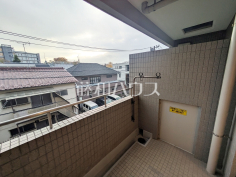  南向きのバルコニー　【藤和上北沢ホームズ】 南向きのバルコニーは日差しもたっぷり注ぎ、お洗濯物もよく乾きます。 