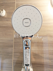 A号棟　スイッチ付シャワーヘッド　【稲城市押立】
浴室のシャワーは手元で止水ができるスイッチ付シャワーヘッドにより、さらに節水効果がアップします。　