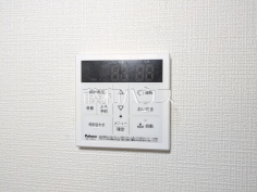 B号棟　給湯器リモコン　【昭島市美堀町２丁目】日々の生活を豊かに、暮らしを心地良くする先進の設備　