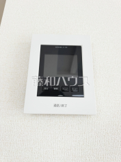 1号棟　防犯に役立つTVモニター付インターフォン訪問者がわかるTVモニター付インターホンは、お子様のお留守番にも活躍するかも？！