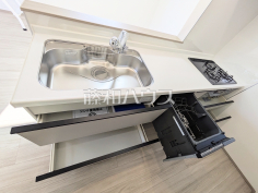 食洗機ビルトイン食洗機は毎日の家事を軽減させてくれます。またワークトップも広々使え機能性も向上します。