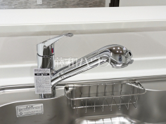 浄水器一体型水栓　【富士見市渡戸１丁目】いつでもおいしいお水が飲める浄水器一体型水栓も完備 
