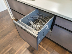 食器洗浄乾燥機 食器が出し入れしやすいスライドオープン式の食器洗浄乾燥機 