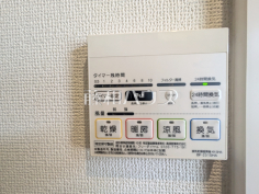 浴室換気乾燥機雨の日の強い味方！浴室換気乾燥機付きユニットバスで洗濯物が乾かせます。　