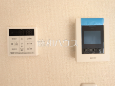 2号棟　浴室給湯リモコン・TVモニター付インターフォン　【岩倉市鈴井町中島】追焚機能付で時間差入浴もOK な浴室給湯リモコン・防犯に役立つTVモニター付インターフォン
