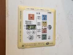 浴室換気乾燥機リモコン　【八王子市大塚】浴室換気乾燥機は梅雨の時期等、なかなか乾かない洗濯物を干すのに役立ちます！
