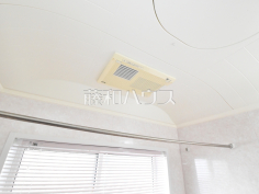 浴室換気乾燥機　【八王子市大塚】雨の日の強い味方！浴室換気乾燥機付きユニットバスで洗濯物が乾かせます。
