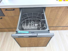 食器洗浄乾燥機　【福岡市南区長住７丁目】食後の片付けもラクに、毎日の家事を時短できるようキッチンに食洗機を内蔵しました。　