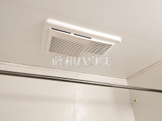 浴室乾燥機　【コスモステージひばりヶ丘アミュージア】雨の日の強い味方！浴室換気乾燥機付きユニットバスで洗濯物が乾かせます。