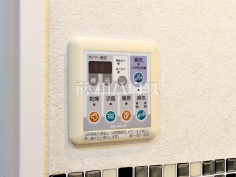 浴室乾燥機リモコン　【コスモステージひばりヶ丘アミュージア】浴室換気乾燥機は梅雨の時期等、なかなか乾かない洗濯物を干すのに役立ちます！