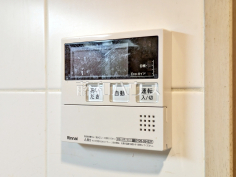 浴室給湯リモコン　【コスモステージひばりヶ丘アミュージア】追焚き機能付きなので、生活時間の違う家族に便利です。