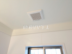 浴室換気乾燥機　【新座市大和田４丁目】雨の日の強い味方！浴室換気乾燥機付きユニットバスで洗濯物が乾かせます。
