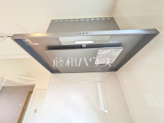 レンジフード　【八王子市東浅川町】お手入れのしやすいレンジフードは見た目もスッキリしていて、料理時の油煙やニオイを効率的に外に出せます。