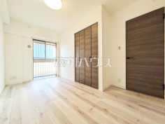 全居室収納　【ジェイシティ千歳烏山】 各居室にはクローゼットを完備し、家具を置くスペースが確保しやすい設計がされております。 