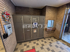 宅配ボックス 【ライオンズステーションプラザ千歳烏山】宅配ボックス付きで再配達の手間が省けます 