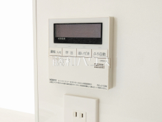 浴室給湯リモコン　【シーズウィッシュ志木】追焚き機能付きなので、生活時間の違う家族に便利です。
