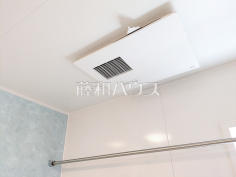 浴室換気乾燥機　【国分寺市西恋ヶ窪３丁目】雨の日の強い味方！浴室換気乾燥機付きユニットバスで洗濯物が乾かせます。
