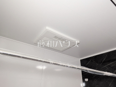 浴室乾燥機　【昭島市上川原町３丁目】雨の日の強い味方！浴室換気乾燥機付きユニットバスで洗濯物が乾かせます。