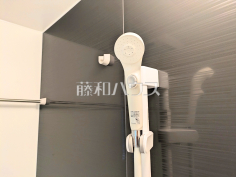 2号棟　スイッチ付シャワーヘッド　【小平市仲町】浴室のシャワーは手元で止水ができるスイッチ付シャワーヘッドにより、さらに節水効果がアップします。