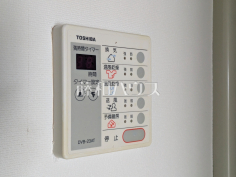 浴室換気乾燥機リモコン　【ローヤルシティ清瀬】雨の日の強い味方！浴室換気乾燥機付きユニットバスで洗濯物が乾かせます。
