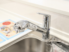 浄水器一体型水栓　【富士見市上沢３丁目】 いつでもおいしいお水が飲める浄水器一体型水栓も完備 