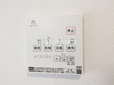C号棟　浴室換気乾燥機リモコン　【世田谷区北烏山９丁目】浴室換気乾燥機は梅雨の時期等、なかなか乾かない洗濯物を干すのに役立ちます！
