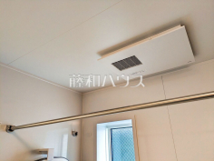 浴室乾燥機(浴室内上部)雨の日の強い味方！浴室換気乾燥機付きユニットバスで洗濯物が乾かせます