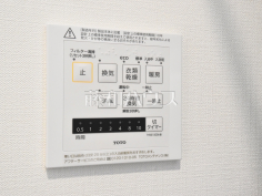 浴室換気乾燥機換気機能によってバスルーム内のカビの発生を抑制できます。夜間や雨天時の洗濯物の乾燥に便利な乾燥機能も装備。