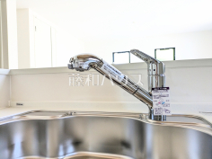 浄水器一体型水栓　【小平市中島町】いつでもおいしいお水が飲める浄水器一体型水栓も完備 
