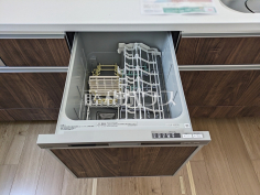 食器洗浄乾燥機　【糟屋郡志免町志免２丁目】ビルトイン食洗機は毎日の家事を軽減させてくれます。またワークトップも広々使え機能性も向上します。 

