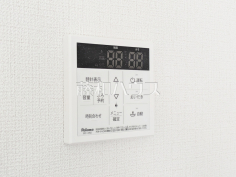 4号棟　給湯器リモコン　【朝霞市膝折町３丁目】便利な追いだき機能付きオートバス。予約設定も可能なので、帰宅後すぐに入浴できるようお湯を張っておくことができます。
