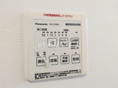 浴室換気乾燥機換気機能によってバスルーム内のカビの発生を抑制できます。夜間や雨天時の洗濯物の乾燥に便利な乾燥機能も装備。
