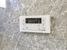 浴室給湯リモコン追焚き機能付きなので、生活時間の違う家族に便利です。 