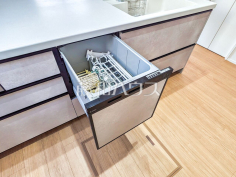 食器洗浄乾燥機 食洗機は水仕事を軽減するとともに、手洗いに比べ節水効果も期待できます。 