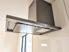 レンジフード　【西東京市田無町１丁目】お手入れのしやすいレンジフードは見た目もスッキリしていて、料理時の油煙やニオイを効率的に外に出せます。