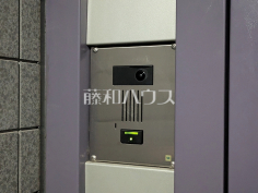 インターフォン　【アイムふじみ野西二番館】訪問者がわかるTVモニター付インターフォンは、お子様のお留守番にも活躍するかも？！
