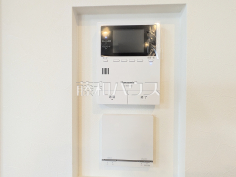 29号棟　TVモニター付きインターホン　【三鷹市野崎３丁目】訪問者がわかるTVモニター付インターホンは、お子様のお留守番にも活躍するかも？！