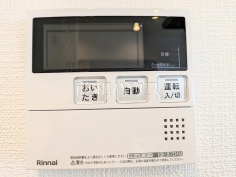 浴室給湯リモコン　【センチュリー日野】追焚き機能付きなので、生活時間の違う家族に便利です。
