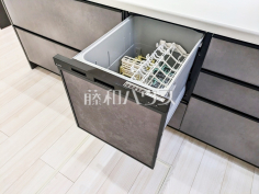 １号棟　食器洗浄乾燥機　【国分寺市東戸倉１丁目】 後片付けの手間を削減し、趣味の時間や家族との時間を増やせる食器洗い乾燥機を標準装備 