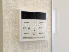 発電・温水設備　【新座市栗原１丁目】追焚き機能付きなので、生活時間の違う家族に便利です。
