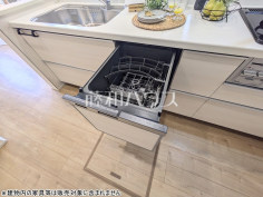 食器洗浄乾燥機　【東村山市多摩湖町２丁目】ビルトイン食洗機は毎日の家事を軽減させてくれます。またワークトップも広々使え機能性も向上します。 
