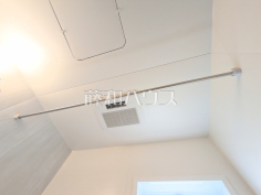 浴室換気乾燥機　【東村山市多摩湖町２丁目】雨の日の強い味方！浴室換気乾燥機付きユニットバスで洗濯物が乾かせます。
