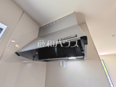 レンジフード　【名古屋市北区西味鋺５丁目】お手入れのしやすいレンジフードは見た目もスッキリしていて、料理時の油煙やニオイを効率的に外に出せます。