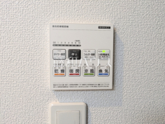 1号棟　浴室換気乾燥機リモコン　【府中市新町２丁目】雨の日の強い味方！浴室換気乾燥機付きユニットバスで洗濯物が乾かせます。
