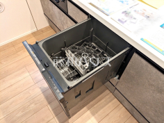 食器洗浄乾燥機　【板橋区小茂根２丁目】 後片付けの手間を削減し、趣味の時間や家族との時間を増やせる食器洗い乾燥機を標準装備 