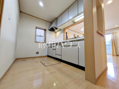  システムキッチン　【調布市調布ケ丘４丁目】使いやすくスタイリッシュなシステムキッチンには、毎日お使いになる方の視点が存分に活かされています。　