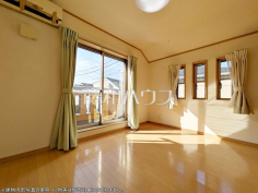 全居室フローリング　【調布市調布ケ丘４丁目】木目が美しいウッディなフローリングの居室は、穏やかで心安らぐ空間となるでしょう。 