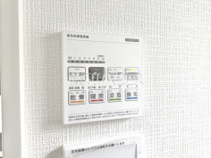 1号棟　浴室乾燥機リモコン　【西東京市新町５丁目】浴室には暖房機能を備えているので、冬の寒い時期には入浴前に予備暖房をすることで急激な温度変化によるヒートショックの防止にも役立ちます。