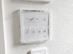 1号棟　ブースターファン（換気扇）リモコン　【西東京市新町５丁目】長くなりがちなダクト内でも安定した排気を実現。部屋全体の空気をスムーズに入れ替え、結露やカビの抑制にも貢献します。
